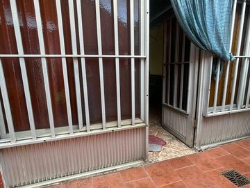 Casa en  venta de 3 ambientes con cochera, patio, terraza y parrilla - Wilde