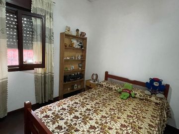 Casa en  venta de 3 ambientes con cochera, patio, terraza y parrilla - Wilde