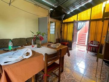 Casa en  venta de 3 ambientes con cochera, patio, terraza y parrilla - Wilde