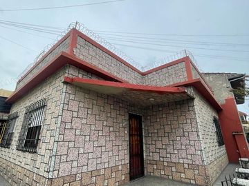 Casa en  venta de 3 ambientes con cochera, patio, terraza y parrilla - Wilde