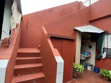 Casa en  venta de 3 ambientes con cochera, patio, terraza y parrilla - Wilde