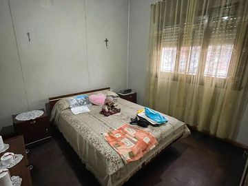 Casa en  venta de 3 ambientes con cochera, patio, terraza y parrilla - Wilde