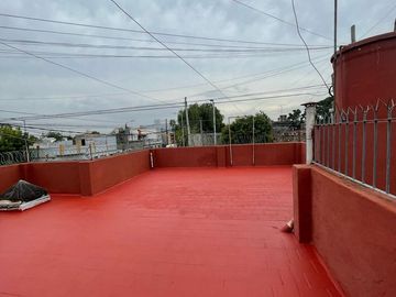 Casa en  venta de 3 ambientes con cochera, patio, terraza y parrilla - Wilde