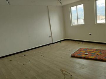 DE VENTA HERMOSA CASA, IMBABURA, CIUDAD ATUNTAQUI.