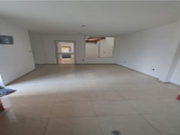 DE VENTA HERMOSA CASA, IMBABURA, CIUDAD ATUNTAQUI.