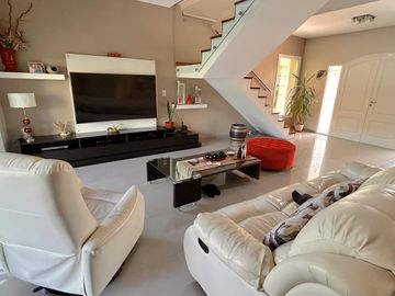 Casa en Fincas de Iraola II