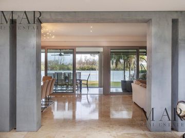 Casa al lago en Venta. El Golf, Nordelta