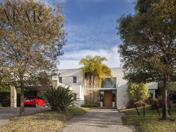 Casa al lago en Venta. El Golf, Nordelta