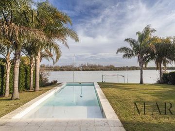 Casa al lago en Venta. El Golf, Nordelta