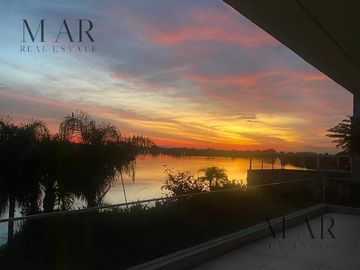 Casa al lago en Venta. El Golf, Nordelta