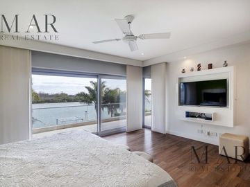 Casa al lago en Venta. El Golf, Nordelta