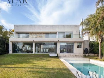Casa al lago en Venta. El Golf, Nordelta