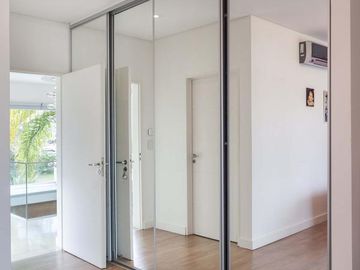Casa al lago en Venta. El Golf, Nordelta