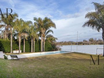 Casa al lago en Venta. El Golf, Nordelta