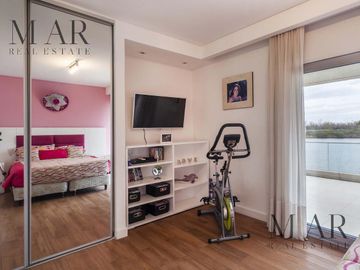 Casa al lago en Venta. El Golf, Nordelta