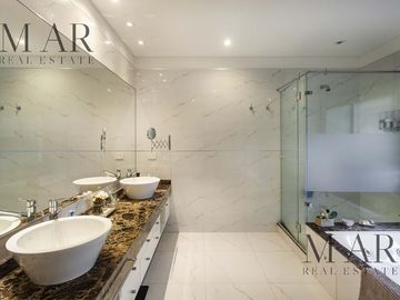 Casa al lago en Venta. El Golf, Nordelta