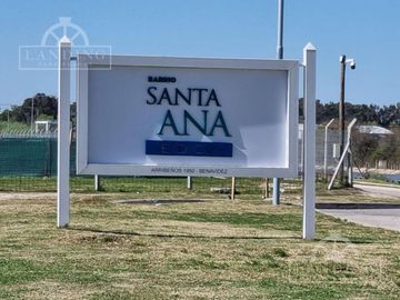 Venta Lote a La Laguna con gran espejo de agua en el Barrio Santa Ana-Villanueva