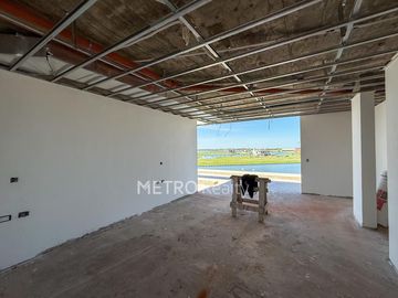 Casa en venta al lago con 5 habitaciones en suite en Los Puentes, Nordelta