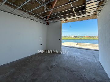 Casa en venta al lago con 5 habitaciones en suite en Los Puentes, Nordelta