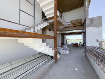 Casa en venta al lago con 5 habitaciones en suite en Los Puentes, Nordelta