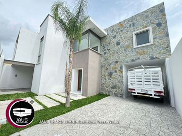 ¡Casa Moderna con Alberca y Jardín en Oaxtepec – Tu Hogar Ideal en el Paraíso de