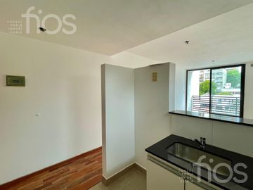 VENTA DEPARTAMENTO DE UN DORMITORIO CON BALCON EN LOURDES - COCHERA OPCIONAL