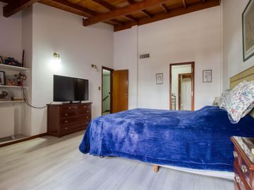 Casa en  impecable estado, 2 plantas con 3 dorm uno en suite, amplio parque, gge