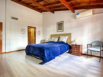 Casa en  impecable estado, 2 plantas con 3 dorm uno en suite, amplio parque, gge