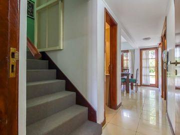 Casa en  impecable estado, 2 plantas con 3 dorm uno en suite, amplio parque, gge