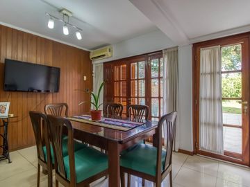 Casa en  impecable estado, 2 plantas con 3 dorm uno en suite, amplio parque, gge