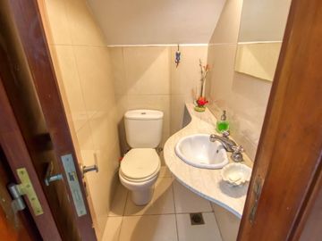 Casa en  impecable estado, 2 plantas con 3 dorm uno en suite, amplio parque, gge