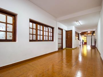 Casa en  impecable estado, 2 plantas con 3 dorm uno en suite, amplio parque, gge