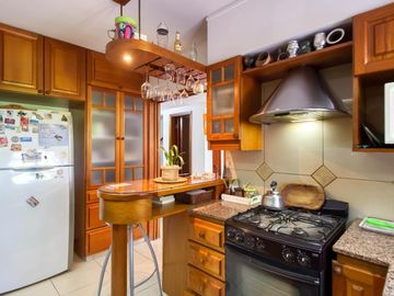 Casa en  impecable estado, 2 plantas con 3 dorm uno en suite, amplio parque, gge