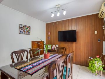 Casa en  impecable estado, 2 plantas con 3 dorm uno en suite, amplio parque, gge
