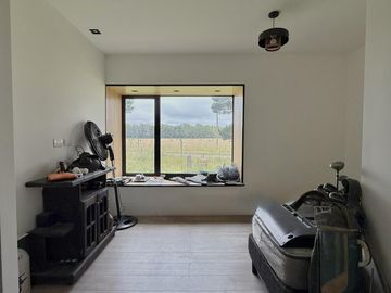 Moderna casa en barrio Pinares, Santa Clara