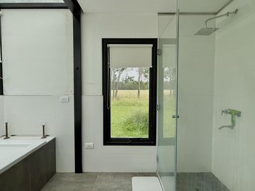 Moderna casa en barrio Pinares, Santa Clara