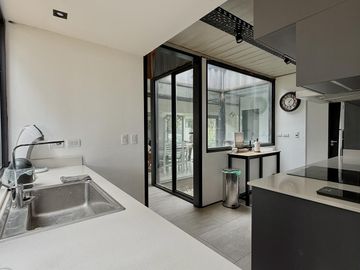 Moderna casa en barrio Pinares, Santa Clara