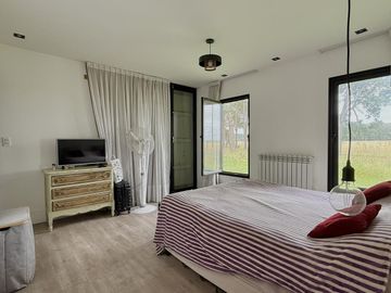 Moderna casa en barrio Pinares, Santa Clara