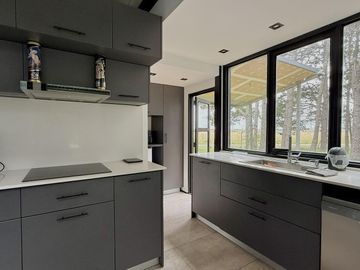 Moderna casa en barrio Pinares, Santa Clara