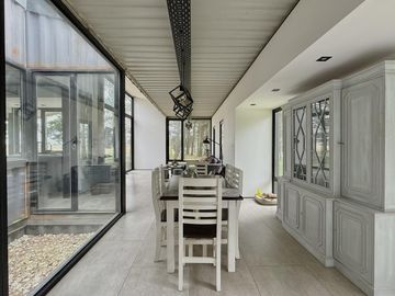 Moderna casa en barrio Pinares, Santa Clara