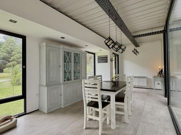 Moderna casa en barrio Pinares, Santa Clara