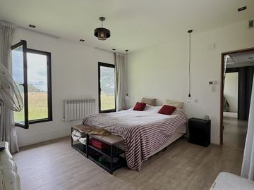 Moderna casa en barrio Pinares, Santa Clara