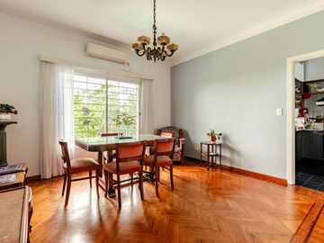 La Lucila - Casa de 5 amb con Jardín y Pileta - sobre doble Lote!