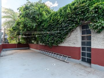 La Lucila - Casa de 5 amb con Jardín y Pileta - sobre doble Lote!