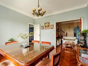 La Lucila - Casa de 5 amb con Jardín y Pileta - sobre doble Lote!