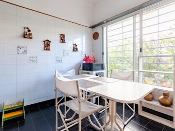 La Lucila - Casa de 5 amb con Jardín y Pileta - sobre doble Lote!