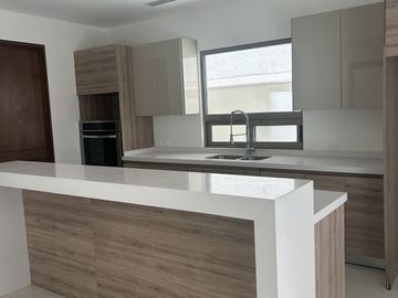 CASA EN VENTA RESIDENCIAL CORDILLERA, SANTA CATARINA