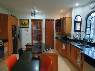 SE VENDE RESIDENCIA EN FRACCIONAMIENTO BUGAMBILIAS PRIMERA SECCION