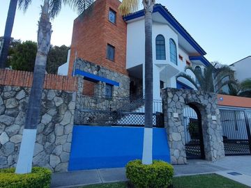 SE VENDE RESIDENCIA EN FRACCIONAMIENTO BUGAMBILIAS PRIMERA SECCION