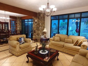SE VENDE RESIDENCIA EN FRACCIONAMIENTO BUGAMBILIAS PRIMERA SECCION